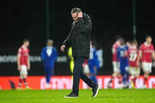 Wrexham manager Phil Parkinson looks dejected after the final whistle. Pic. Alamy